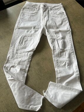 Woman White Distressed Ripped Jeans